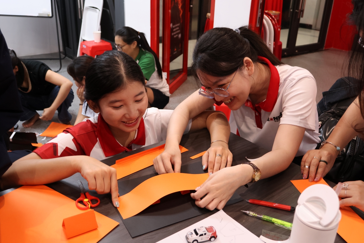 Break to Build - hình ảnh lớp học 6